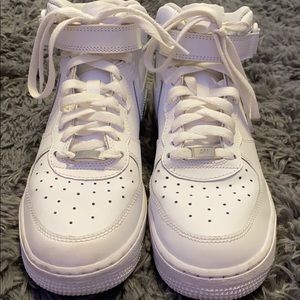 Selling High top Air Force 1